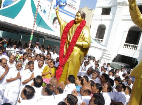 అన్నాడీఎంకే కార్యాల‌యంలో జ‌య కొత్త విగ్ర‌హాన్ని ఆవిష్క‌రించారు