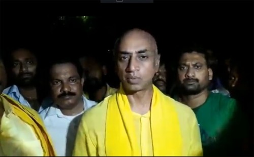 గల్లా జయదేవ్‌ ఆఫీసుల్లో ఐటీ సోదాలు