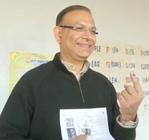 ఓటు హక్కు వినియోగించుకున్న జయంత్‌ సిన్హా