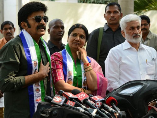 ఏపీ అభివృద్ధి చెందాలంటే జగన్‌ సీఎం కావాలి : జీవిత