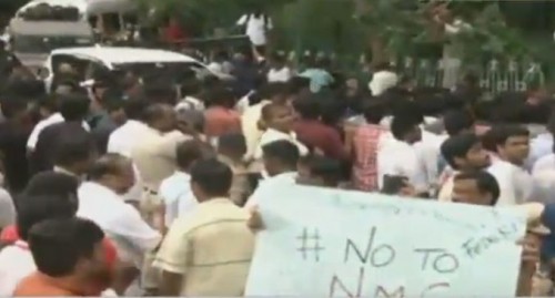 అదనపు బలగాల సాయంతో జూడాల అరెస్ట్