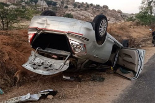 బెంగళూరు ప్రధాన రహదారిలో రోడ్డు  ప్రమాదం