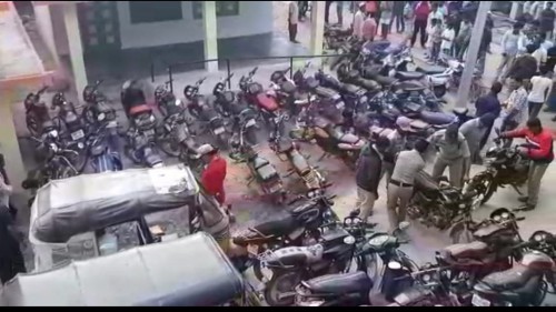 కంభంలో కార్డెన్ సెర్చ్ నిర్వహించిన పోలీస్ అధికారులు

