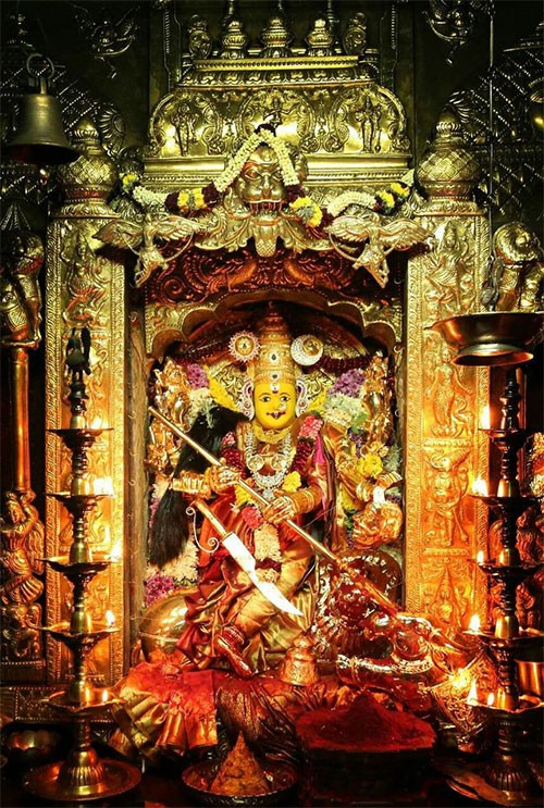 నేడు కనకదుర్గాదేవిని మహిషాసురమర్దనిగా భక్తులకు దర్శనమిస్తున్న అమ్మవారు 