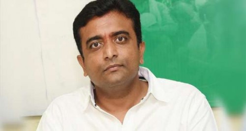 వైసీపీ నేత కారుపై టీడీపీ కార్యకర్తలు రాళ్లు రువ్వారు