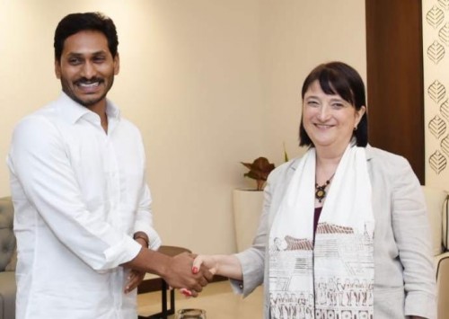 సీఎం జగన్‌తో భేటీ అయిన యూఎస్ కాన్సులేట్ జనరల్ కేథరిన్ హెడ్డా

