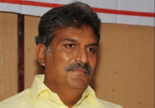 టీడీపీ నేతలకు హైకోర్టు నోటీసులు