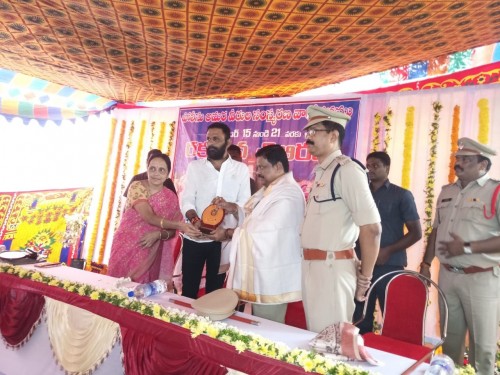 రక్తదాన శిబిరాన్ని ప్రారంభించిన రాష్ట్ర పౌర సరఫరాల శాఖ మంత్రి కొడాలి నాని