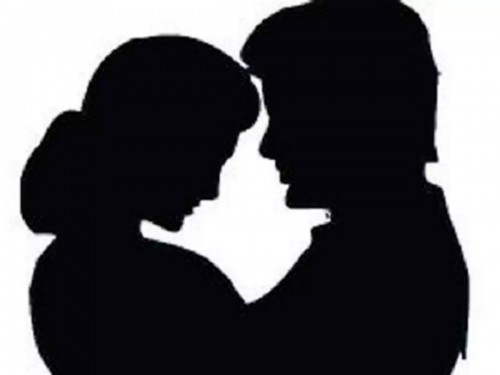 కొడుకు లేని సమయంలో కోడలి వద్దకు..