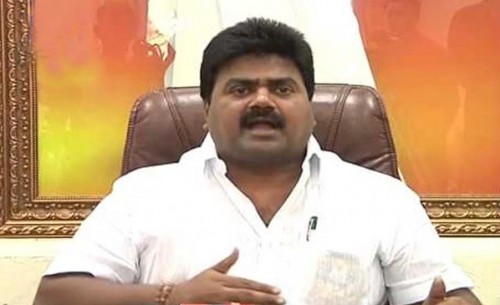 మాజీ ఎమ్మెల్యే కూనరవి ఇంటివద్ద హైడ్రామా