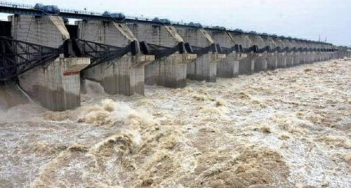 ఉగ్రరూపం దార్చిన కృష్ణమ్మ.. నీట మునిగిన ఇల్లు.. 