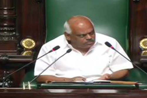 విశ్వాస తీర్మానంపై మాట్లాడుతున్న సిద్దరామయ్య