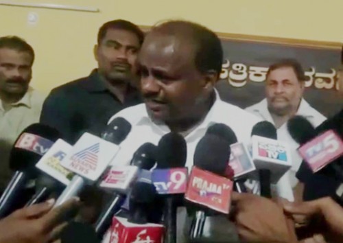 ఇ.సి., ఐటి నన్ను వేధిస్తున్నాయి : కుమారస్వామి 