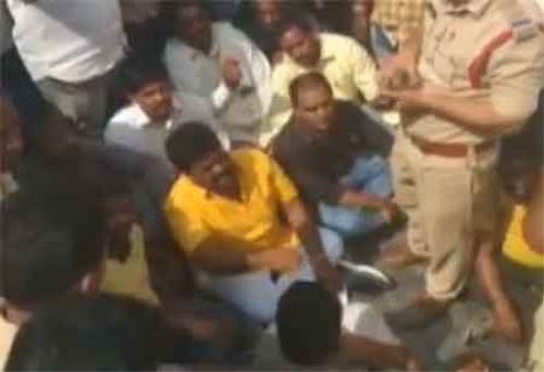 టీడీపీ నేత కూన రవి అరెస్ట్ 