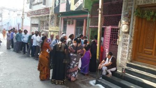 29వ బూత్ లో పనిచేయని ఈవీఎంలు
