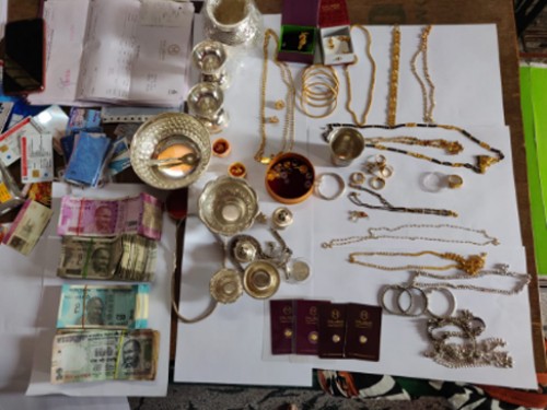 జూనియర్‌ అసిస్టెంట్‌ రాజేష్‌ ఇంట్లో ఏసీబీ సోదాలు