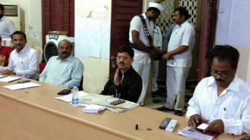 పెథాయ్ పై అధికారుల‌తో కలెక్టర్ లక్ష్మీకాంతం సమీక్ష