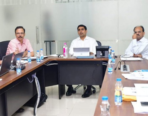 పంచాయతీరాజ్‌, ఇంజనీరింగ్‌ శాఖ అధికారులతో మంత్రి లోకేశ్‌ సమీక్ష