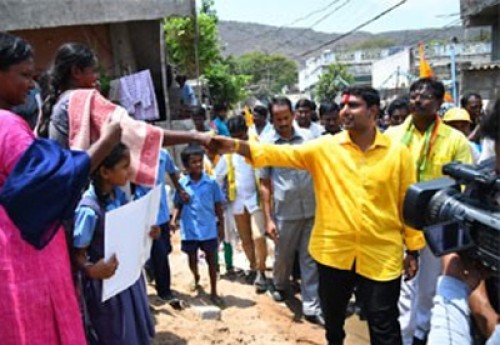 మంగళగిరి ప్రజలకు అండగా ఉంటా: లోకేష్