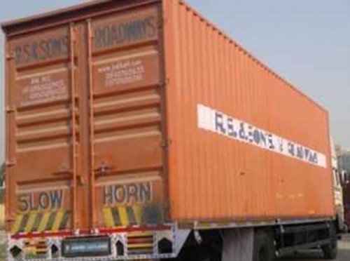 లారీలో తరలిస్తున్న సెల్‌ఫోన్లు చోరీ