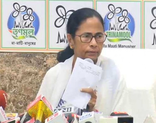 ఎగ్జిట్ పోల్స్ పేరుతో భారీ కుట్ర:  మమత బెనర్జీ