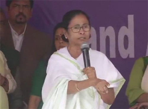 చర్చించి దీక్ష విరమణపై నిర్ణయం: మమత