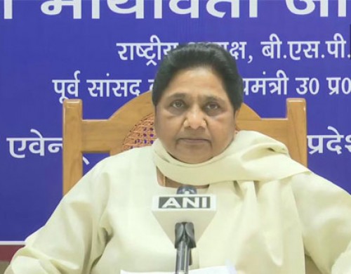 మోదీని చూసి వణుకుతన్న బీజేపీ మహిళా నేతలు!