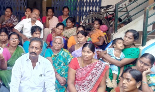 బ్యాంకు అధికారుల నిర్లక్ష్యం పై ఎమ్మెల్యే వేగుళ్ళ ఆగ్రహం