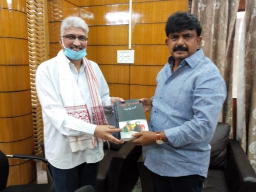 జాతీయ మీడియా సలహాదారు దేవులపల్లి అమర్ తో  మంత్రి  పేర్నిభేటీ 