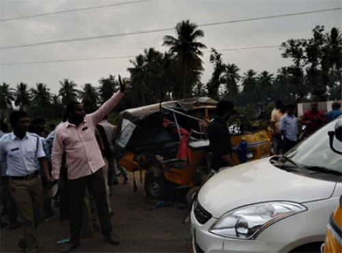 రోడ్డు ప్రమాదంలో మహిళ మృతి