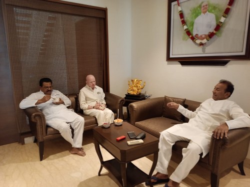 మాజీ ఎంపీ మేకపాటితో రాష్ట్ర మంత్రుల భేటీ..