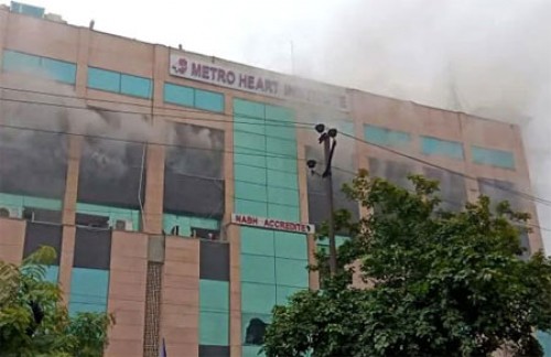 మెట్రో ఆస్పత్రిలో భారీ అగ్నిప్రమాదం