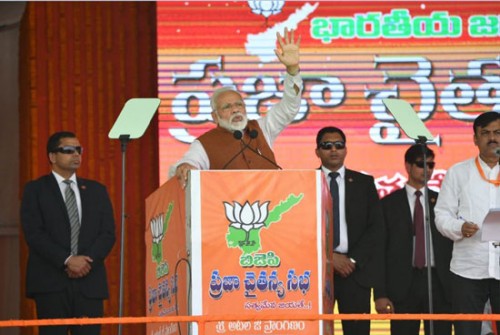 చంద్రబాబుతో ఆ విషయంలో పోటీ పడలేను: మోదీ