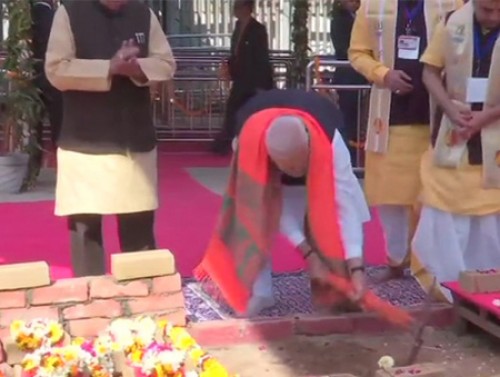 కాశీ విశ్వనాథ ఆలయ అభివృద్ధికి ప్రధాని శంకుస్థాపన