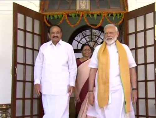 ఎన్డీఏ పక్షనేతగా ఎన్నికైన మోదీని అభినందించిన వెంకయ్య