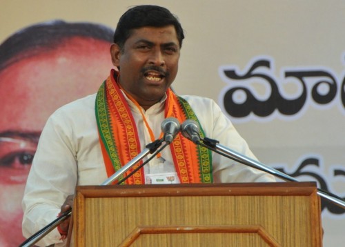 కుట్ర రాజకీయాలతో ముస్లింలను రెచ్చగొడుతున్నారు : మురళీధరరావు