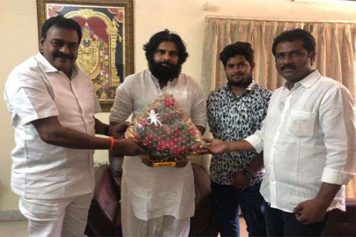 పవన్ ను కలిసిన ఎమ్మెల్యే రాపాక వరప్రసాద్