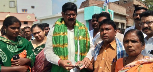 వాలంటీర్ గా మారిన ఎమ్మెల్యే ఆనం..