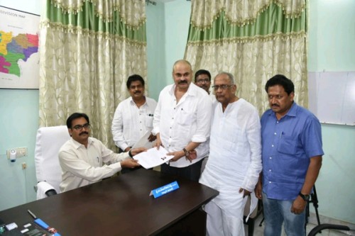 నామినేషన్‌ దాఖలు చేసిన నాగబాబు 