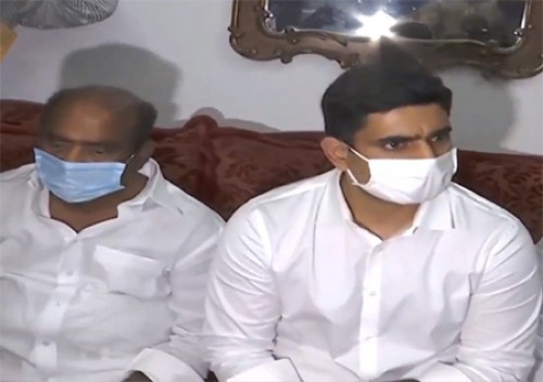 జేసీ కుటుంబ సభ్యులను పరామర్శించిన నారా లోకేష్