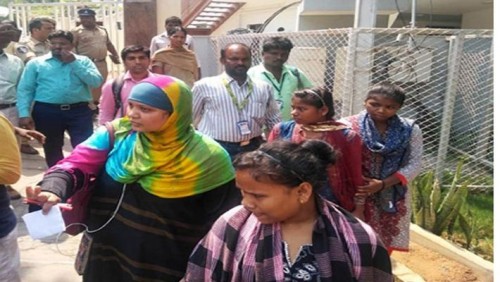 మంత్రి నారాయణ ఇంట్లో బాలకార్మికులు