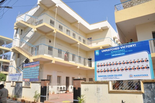 ఇప్పుడు నారాయణ.. తర్వాత శ్రీ చైతన్య