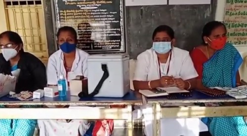 పోలింగ్ సెంటర్లలో లేడీస్..లేడీస్