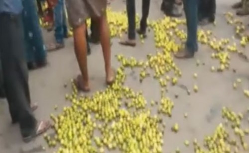 తెనాలిలో నిమ్మ రైతుల ఆందోళన