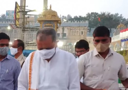 తిరుమల శ్రీవారిని దర్శించుకున్న ఎస్ఈసి నిమ్మగడ్డ