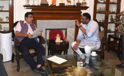 రహదారుల శాఖ మంత్రి  నితిన్ గడ్కరీతో  మేకపాటి గౌతమ్ రెడ్డి భేటీ 