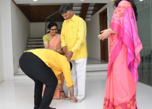 తల్లిదండ్రుల ఆశీర్వాదంతో నామినేషన్ దాఖలుకు లోకేశ్