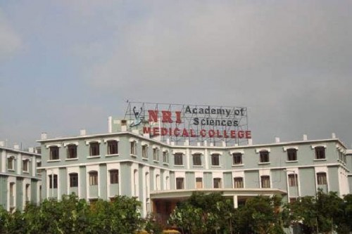 ఎన్నారై ఆసుపత్రి భవనం పైనుంచి దూకేసిన కరోనా రోగి