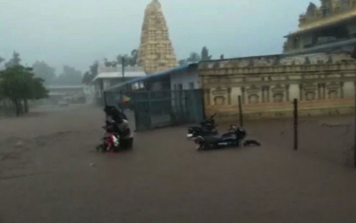 పాలేరు వాగులో ఆర్టీసీ బస్సు