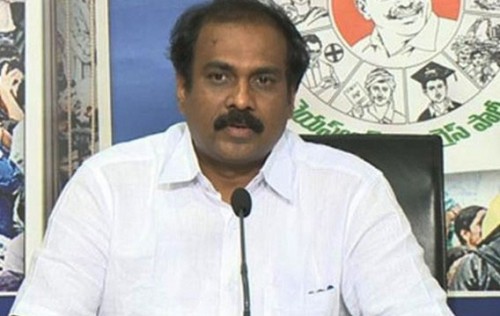 ఓట్ల కోసం పసుపు కుంకుమ, ఉప్పు కారం, పప్పు బెల్లం..
